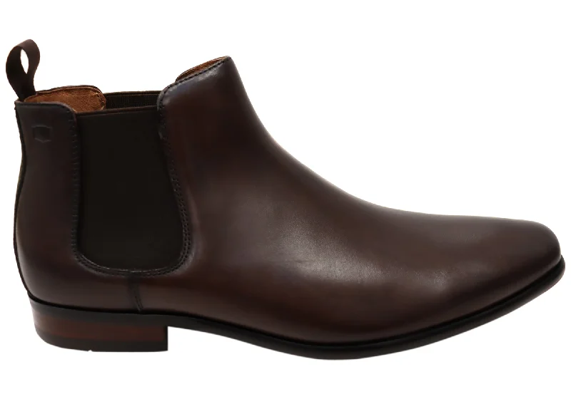 Short boots for men-Florsheim Mens EE Extra Wide Leather Barret Plain Toe Chelsea Boots