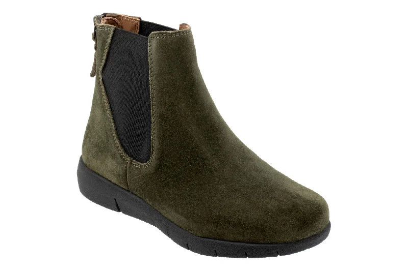 Trendy boots for winter with faux shearling lining-Albany