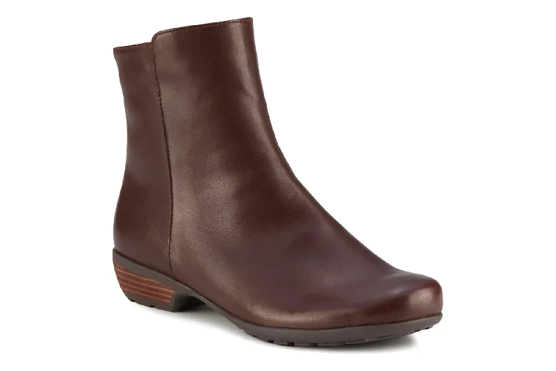 Stylish boots for fall with thick lining-Elsie