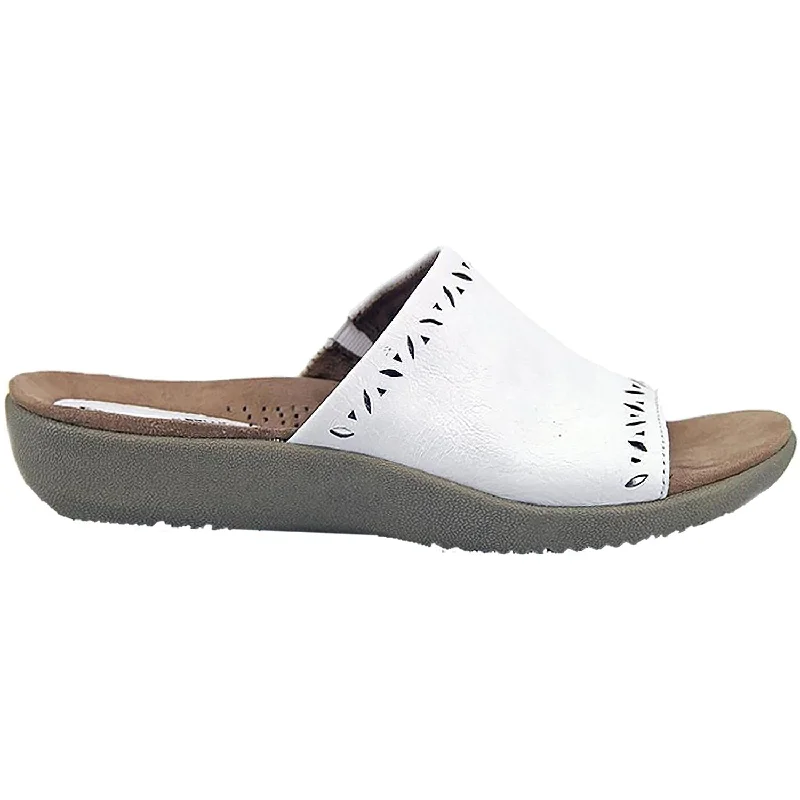 classic flip-flop sandals for the beach -Women's Earth Valorie White Leather