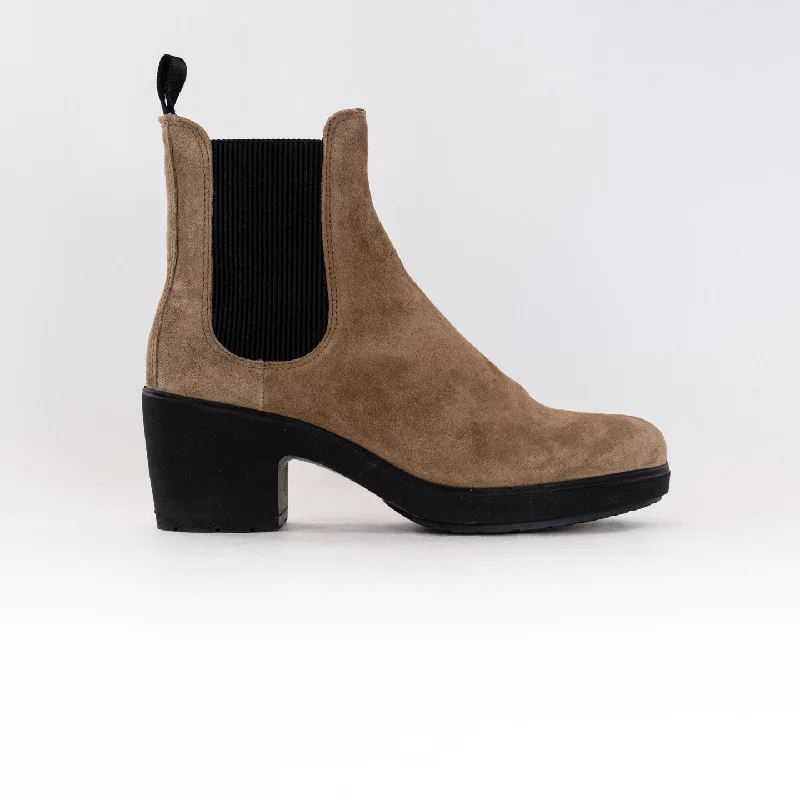 Cozy boots for women with rubber sole-ECCO Metropole Zurich Chelsea Boot (Women's) - Camel